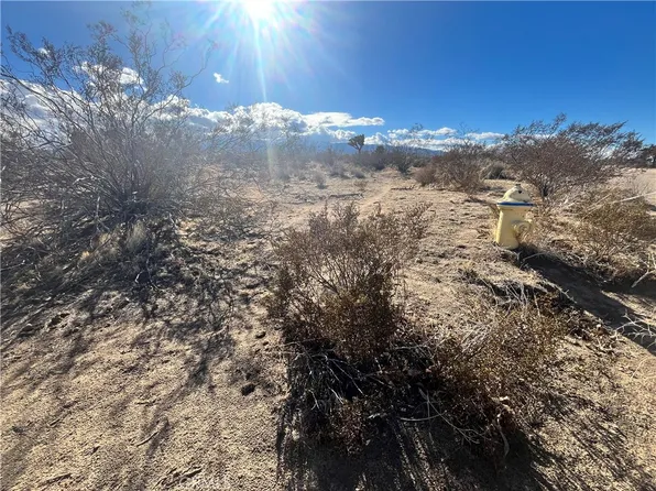 1 Greasewood Ln, Phelan, CA 92371