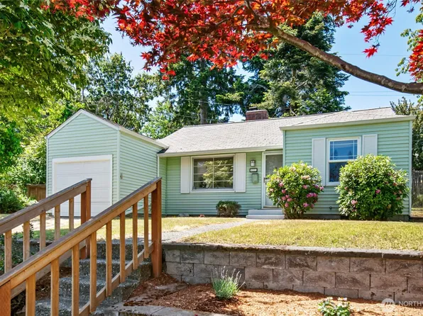 8221 23rd Avenue NE, Seattle, WA 98115