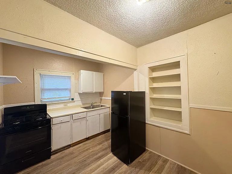 1205 Austin St — Photo 3