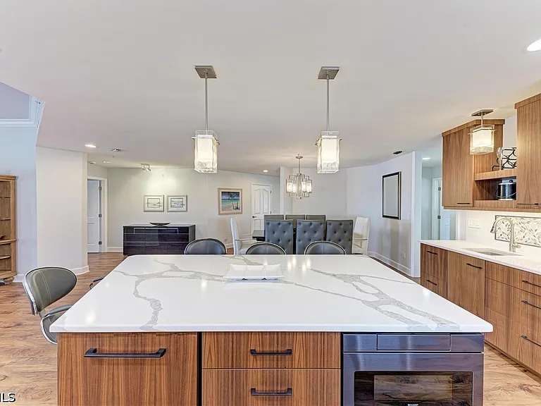 14813 Laguna Dr #401 — Photo 21
