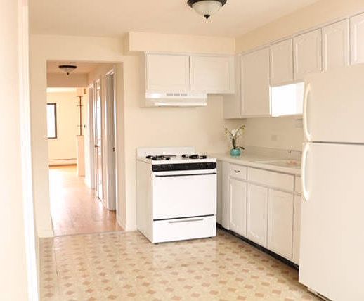 4th image of 4712 N Olcott Ave APT 2E
