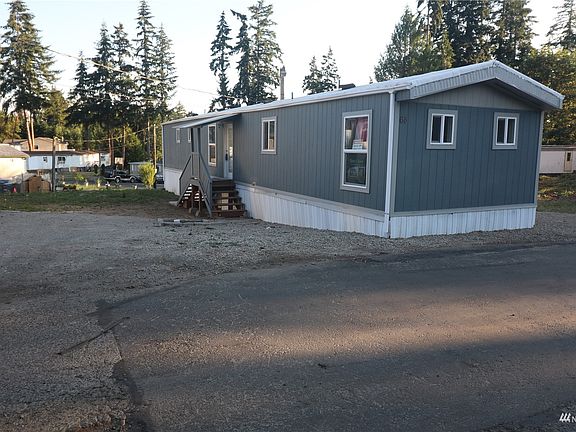  LARGE lot, build a shed and carport on one side, and still have a huge yard on other!>