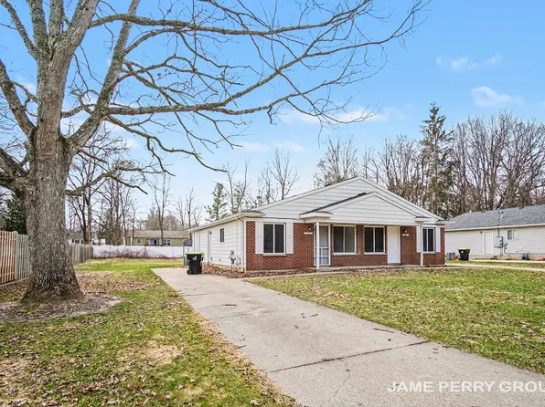 711 E Eureka St #709, Greenville, MI 48838