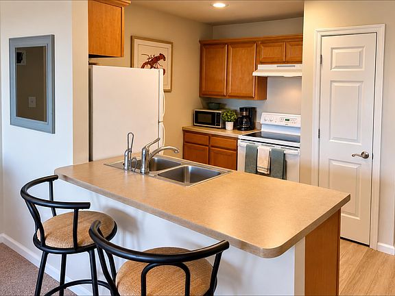 5th image of 2262 Folly Rd #2-J