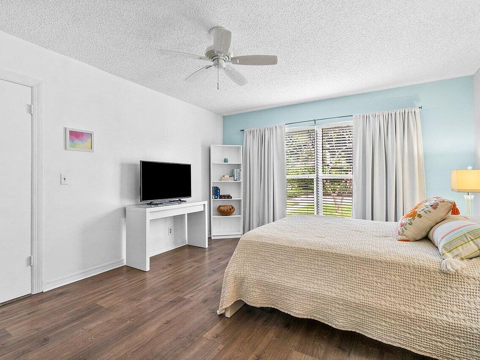 1st image of 848 Lago Road