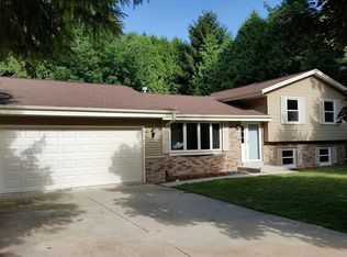 W198N16477 Linden Cir, Jackson, WI