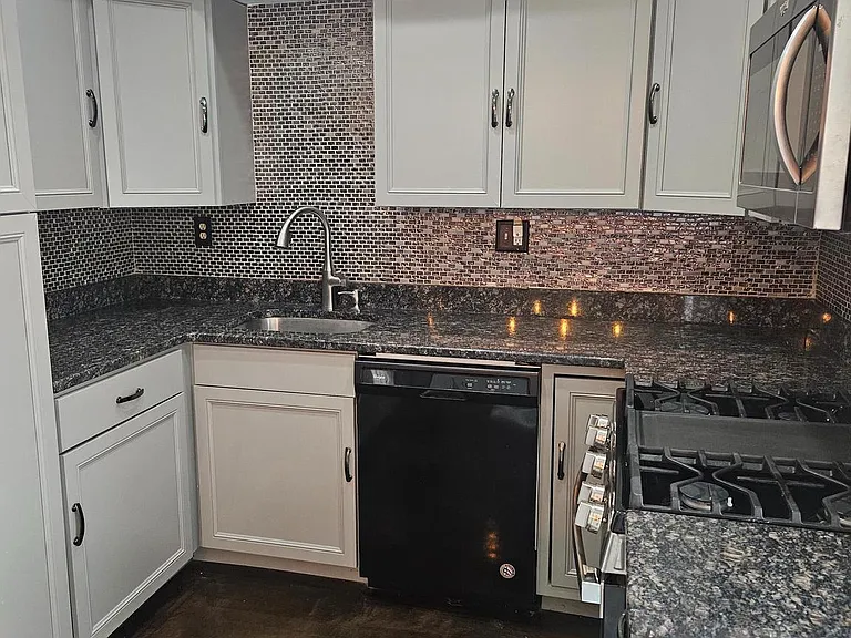 210 James Ct — Photo 7