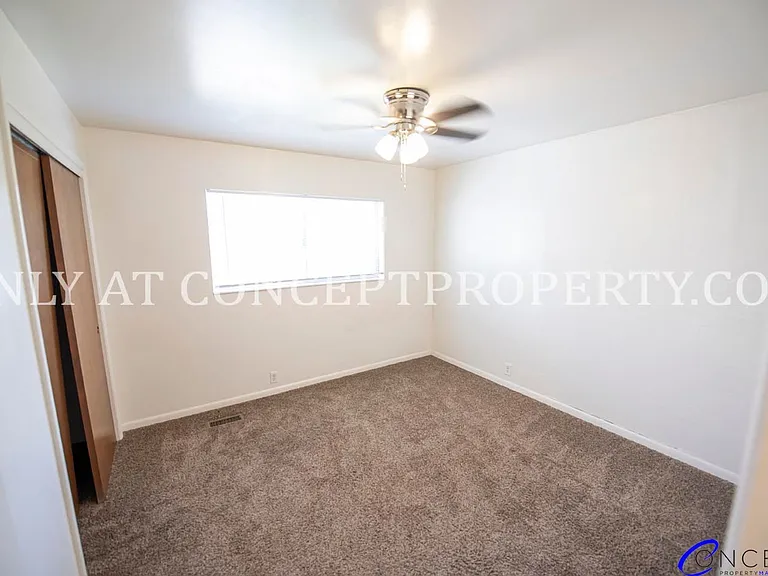 425 E 3rd Ave — Photo 32