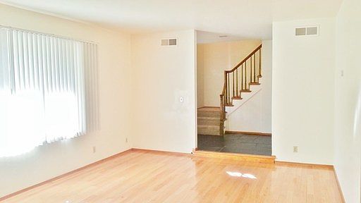 4th image of 877 Russet Dr