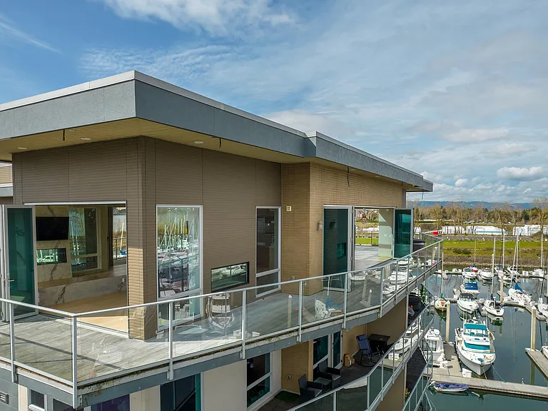 Yacht Harbor Club — Photo 46