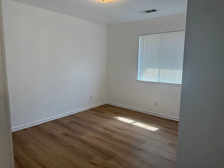 1365 Howard Ct — Photo 5