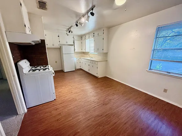 2411 S 5th St APT 6, Austin, TX 78704