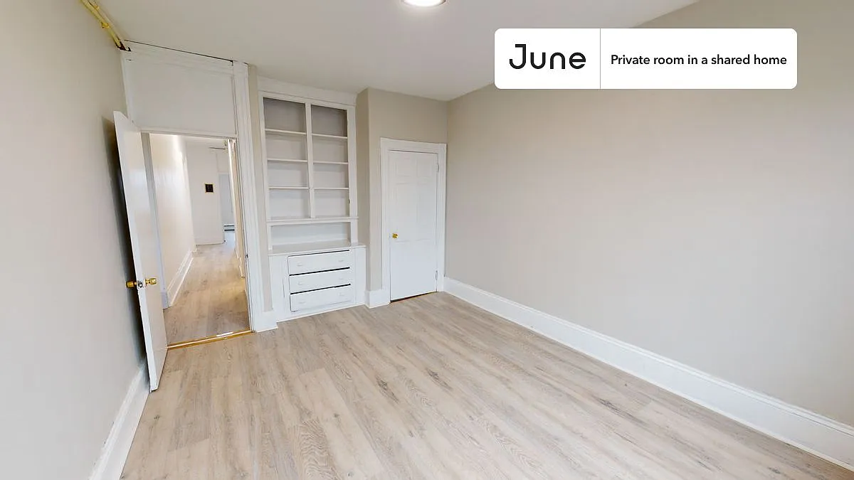 Full bedroom in 4 bed/1 bath home in Allston #1421 D — Photo 4