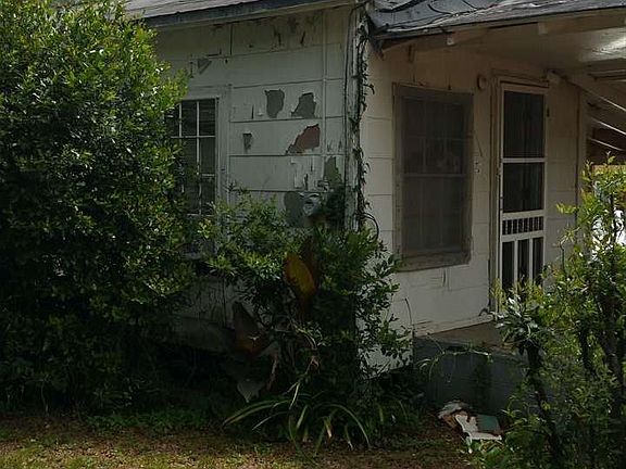 3rd image of 801 1/2 W Cross St