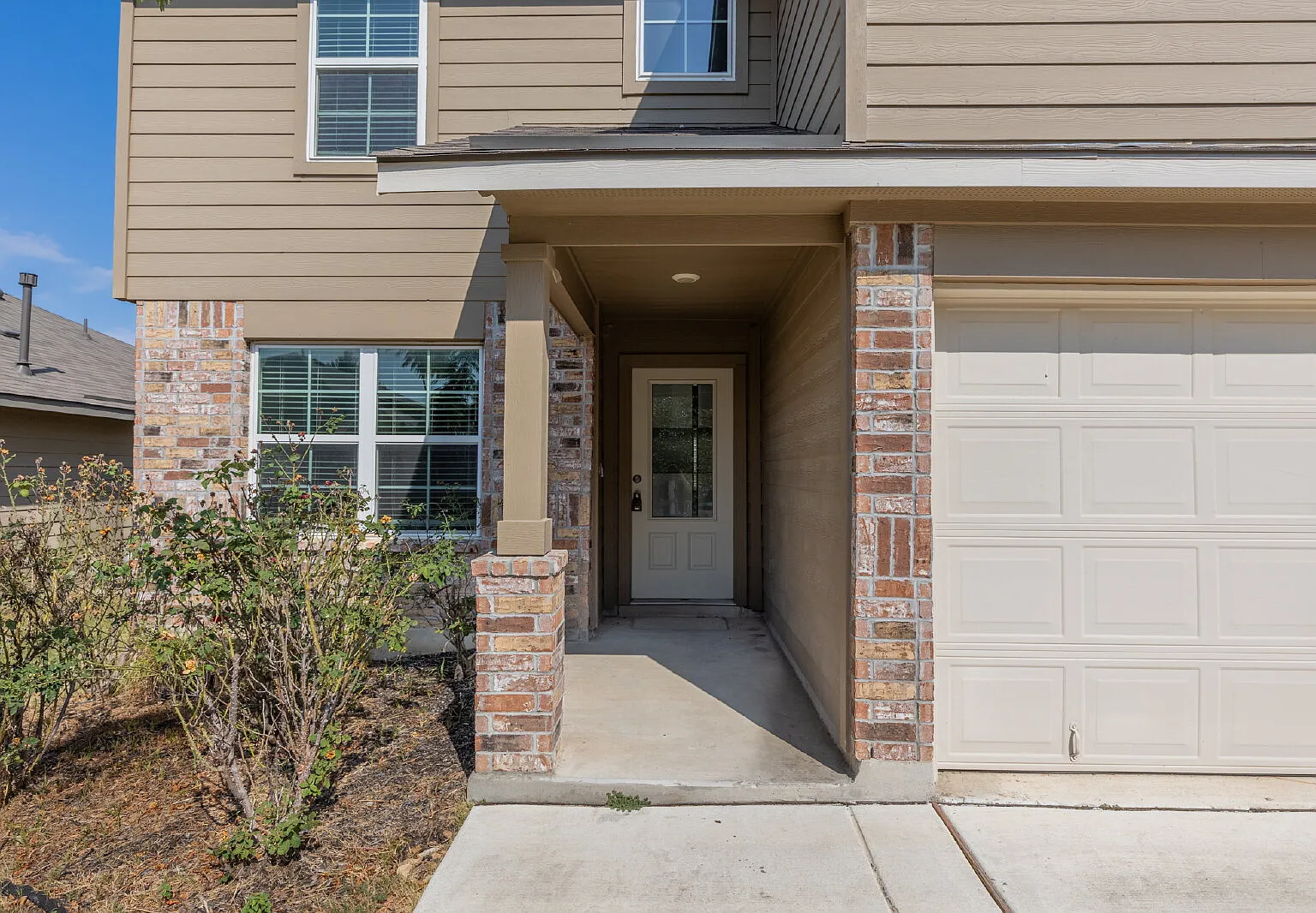 5 bed, 2.0 bath, 2538 sqft, $2,250 — Photo 2