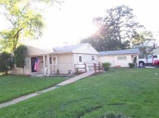 62 Robin Rd, Carpentersville, IL 60110