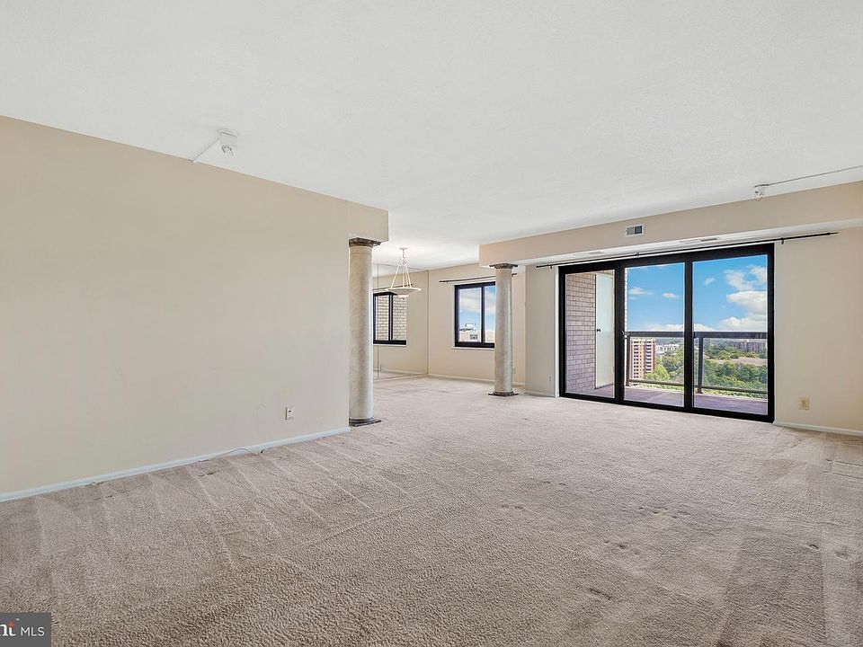 1st image of 205 Yoakum Pkwy Unit 1809