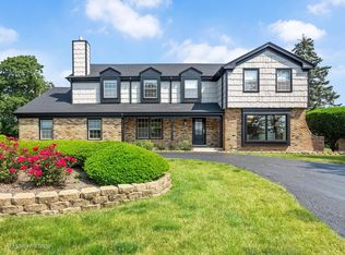 8 Wyndham Ct, Oak Brook, IL