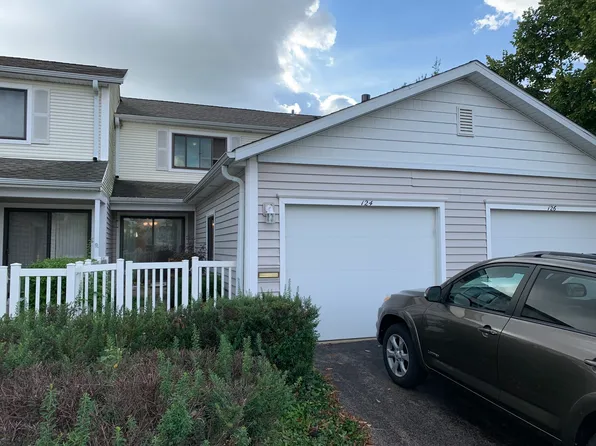 124 N Waterford Dr, Schaumburg, IL 60194