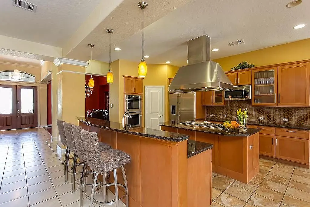 4 bed, 3883 sqft, $3,500 — Photo 4
