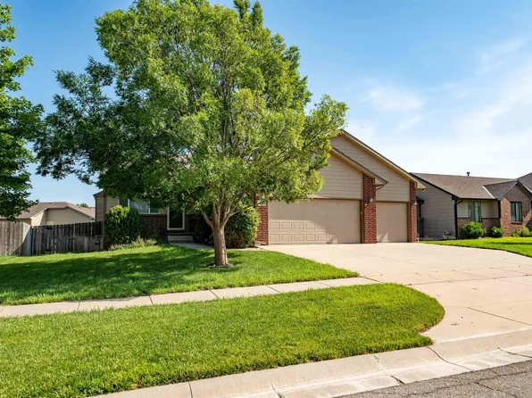 876 E Winding Lane St, Derby, KS 67037