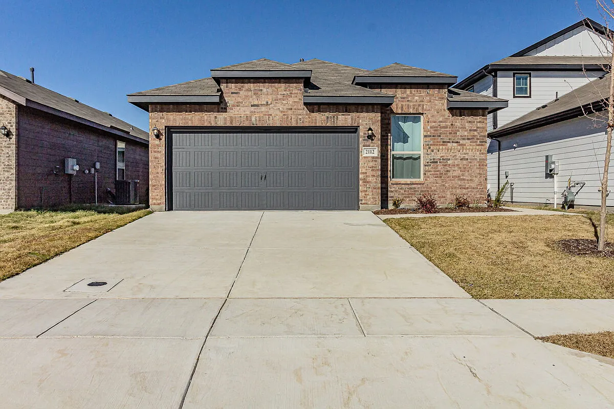 3 bed, 2.0 bath, 1424 sqft, $2,050 — Photo 1