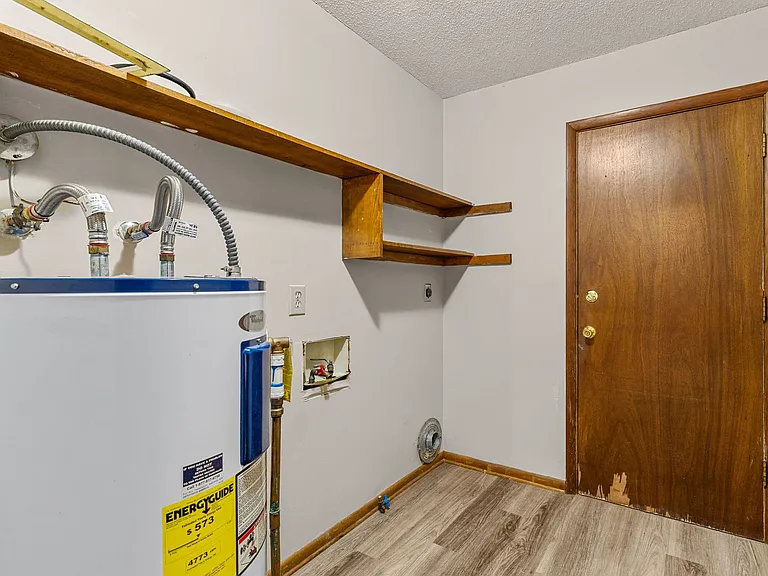 934 Welsh Ln — Photo 22