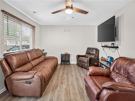 3rd image of 977 Shalimar Dr