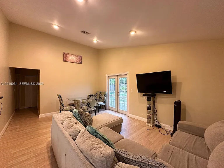 11143 Model Cir E — Photo 4