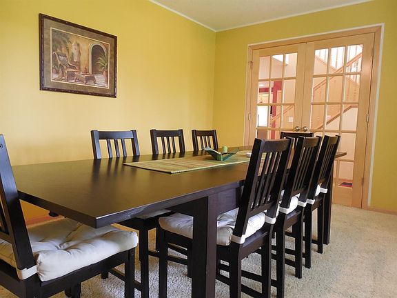 FRENCH DOORS AND FORMAL DINING