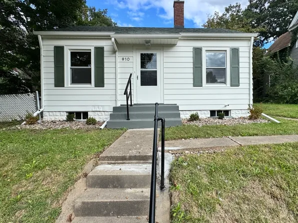 910 25th St, Moline, IL 61265