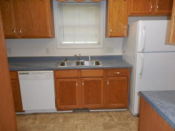 2nd image of 1951 Batts Ln