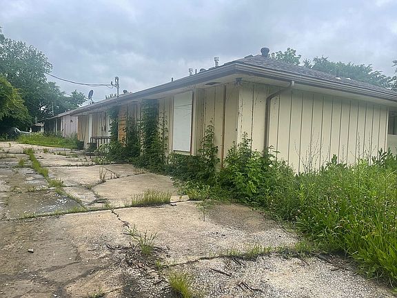 3rd image of 4531 E 60th St