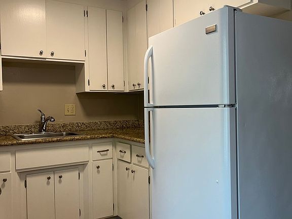4th image of 60 Roberts Rd APT 6