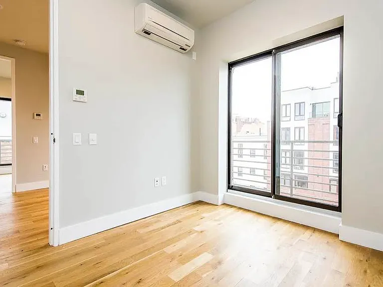 185 Leonard St #2E — Photo 10