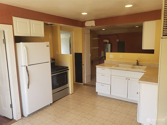 4th image of 130 3rd Avenue N