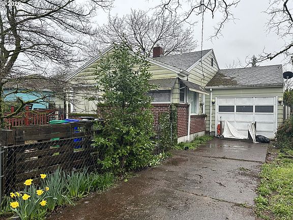 2nd image of 8054 SE Reedway St
