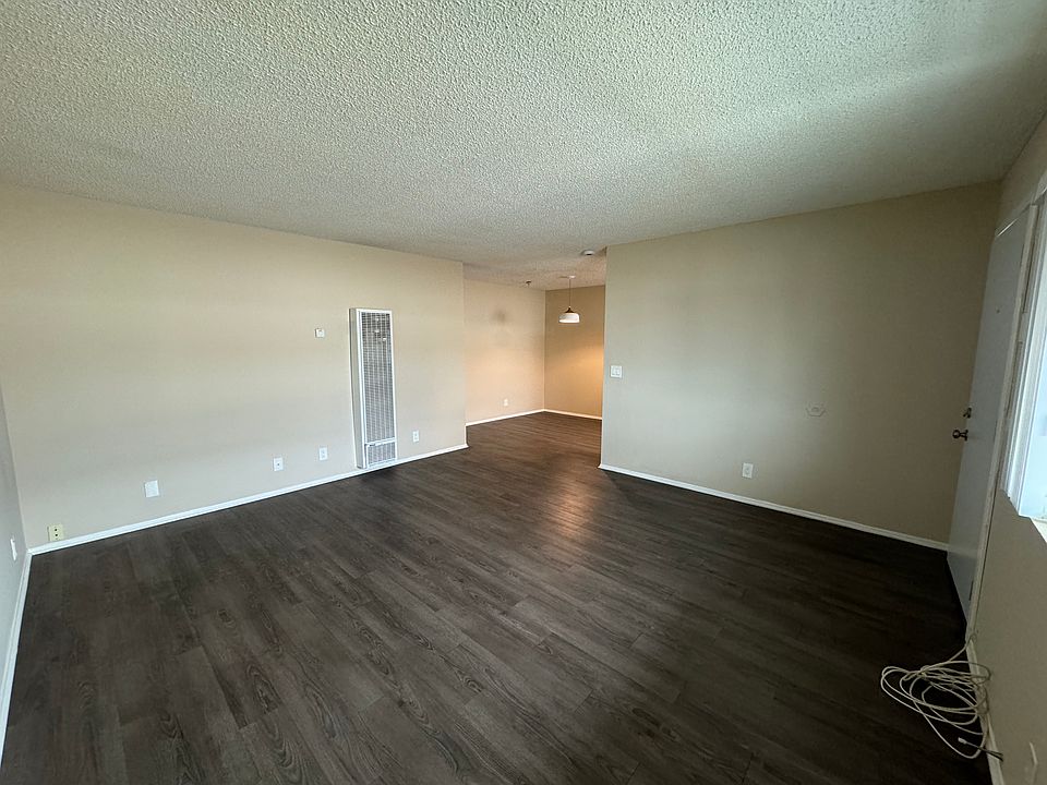 1st image of 11716 Oxford Ave APT 6