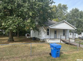 1221 S Houston St, Taylorville, IL 62568