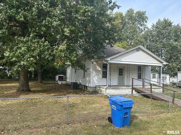 1221 S Houston St, Taylorville, IL 62568