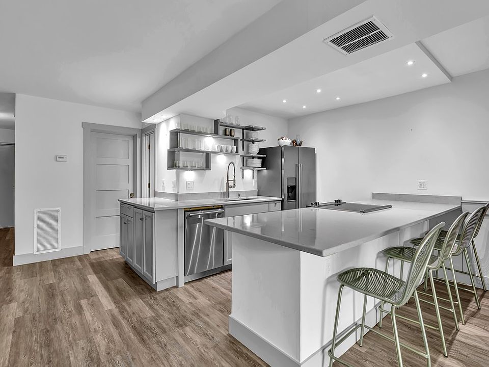 1st image of 275 Date Palm Rd APT 304