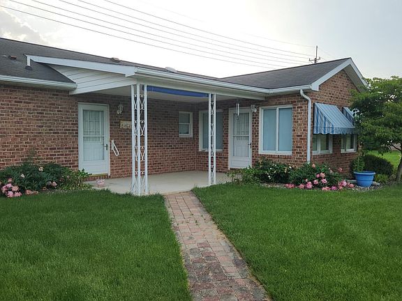 3rd image of 1210 S Pointe Dr