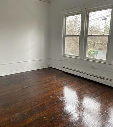 5th image of 454 Piermont Ave