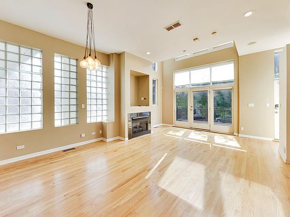 2nd image of 821 N Wood St #1