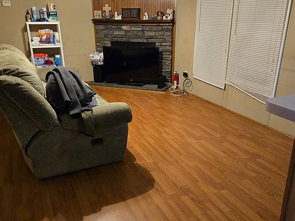 4th image of 372 Forest Hollow Dr