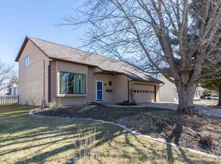 609 Holiday Rd, Coralville, IA 52241