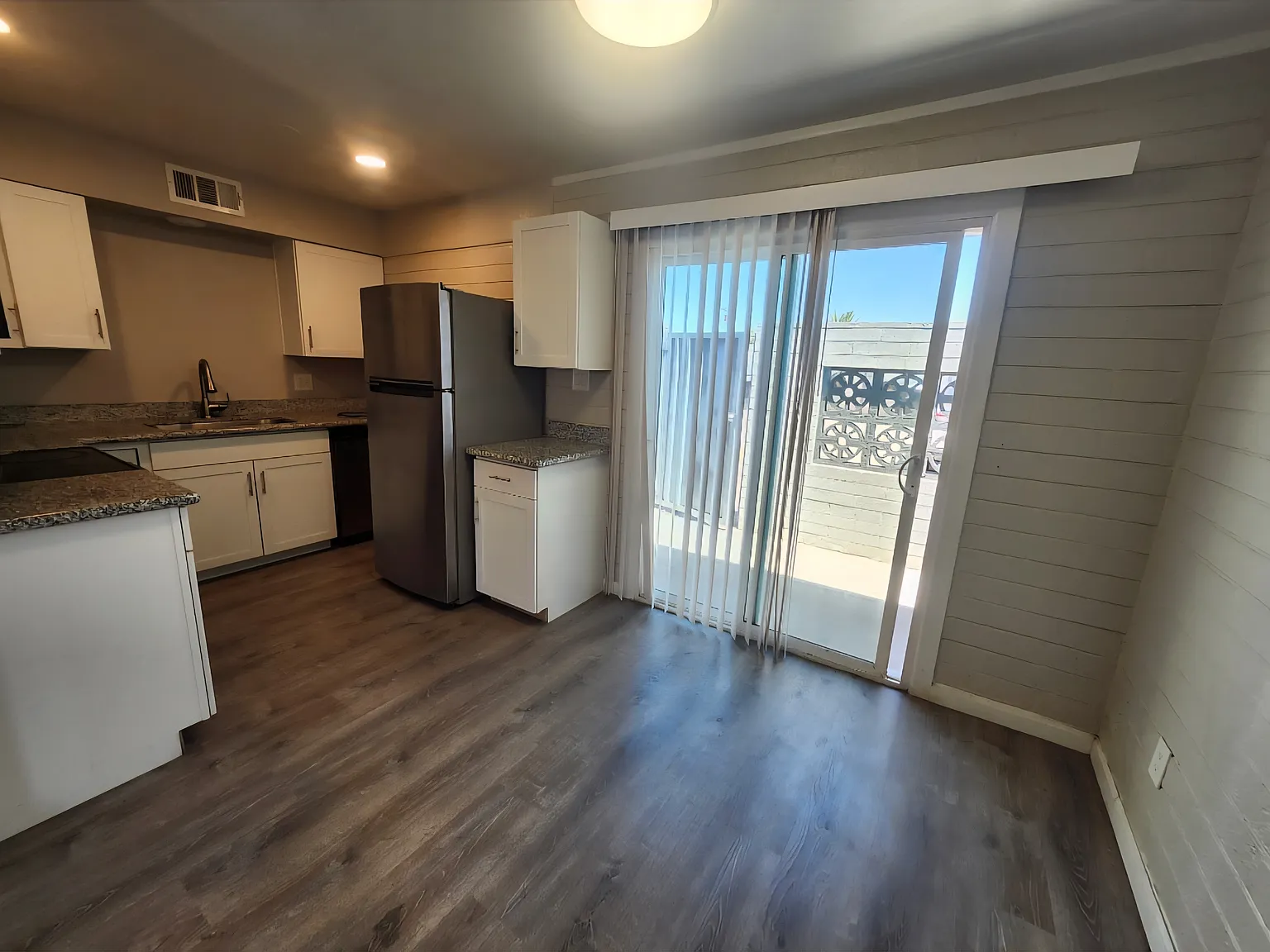 3 bed, 905 sqft, $1,450 — Photo 2