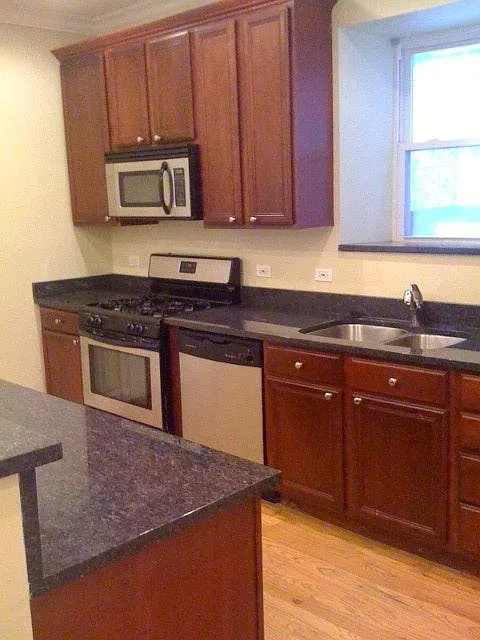 3 bed, 1800 sqft, $950 — Photo 3
