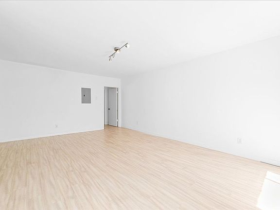 2nd image of 3761 Jasmine Ave APT 19