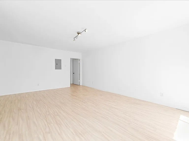 3761 Jasmine Ave #19 — Photo 2